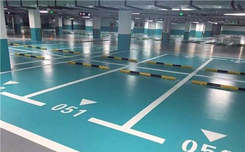 城中城中环氧地坪中涂：构筑坚固地面的关键环节